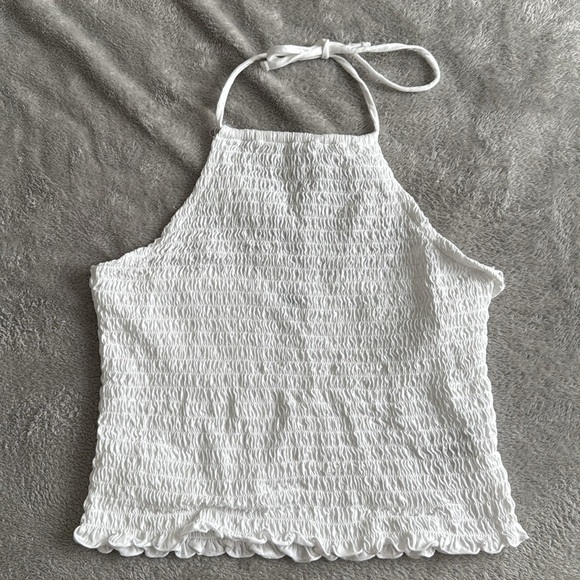 Women’s Old Navy White Sleeveless Smocked Crop Top - Picture 3 of 5